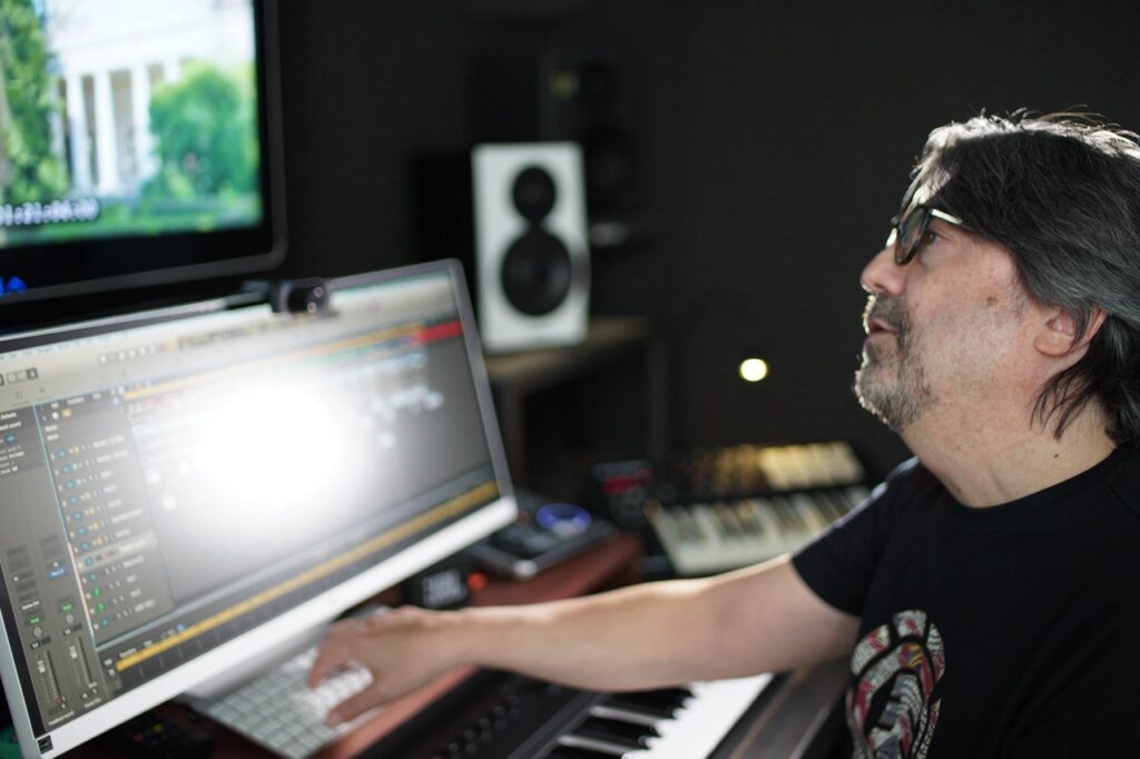 Joe Schievano project studio
Frammenti di paesaggi sonori per nuove soundtrack